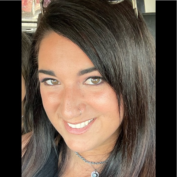 Meet your Posher, Aileen RM - Picture 1 of 1